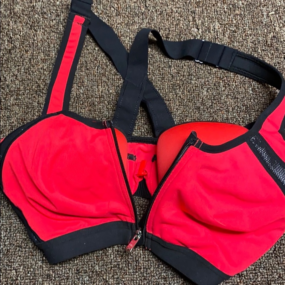 VS sports bra 💪🏼💕 - Picture 3 of 3